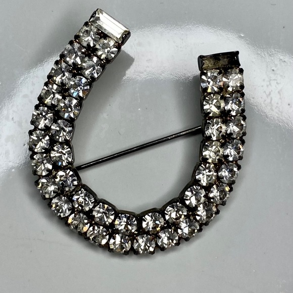 Vintage Rhinestone Horseshoe Brooch 🐴 💎 - Picture 2 of 9